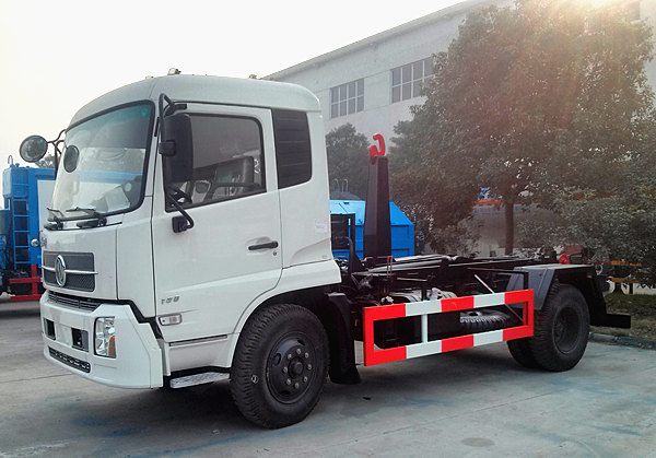 東風(fēng)天錦12方勾臂垃圾車