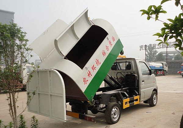 東風(fēng)壓縮式垃圾車在“農(nóng)村環(huán)境整治”中的運用