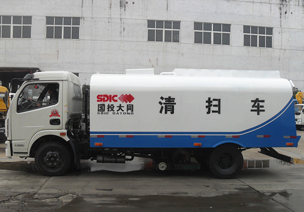 （7方）東風(fēng)多利卡吸塵車