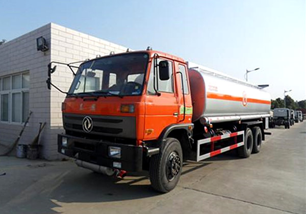 （25方）東風(fēng)153后雙橋運(yùn)油車
