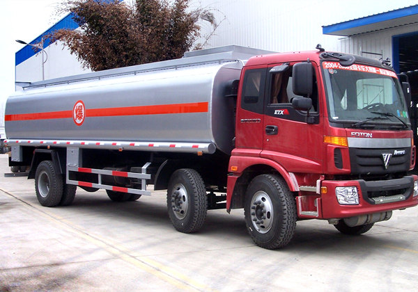 （28方）福田歐曼小三軸運(yùn)油車