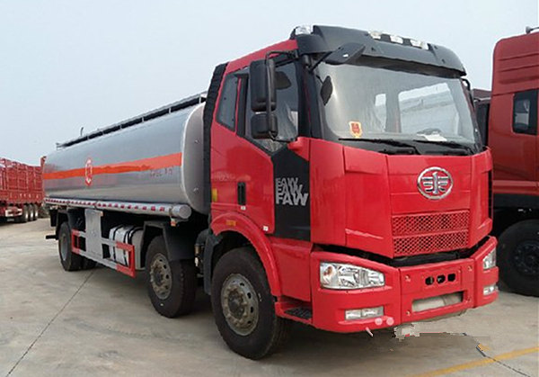 （28方）解放J6小三軸運(yùn)油車