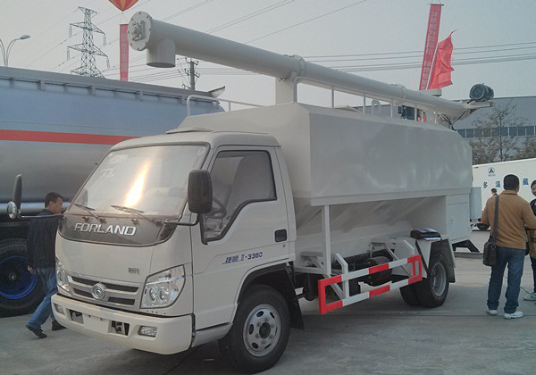福田時(shí)代小型散裝飼料車