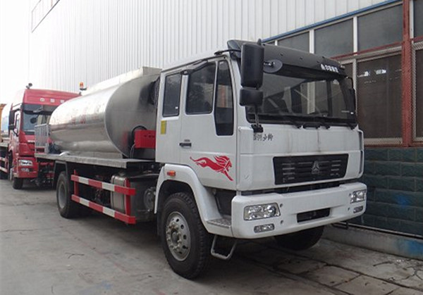 （8方）重汽金王子瀝青灑布車