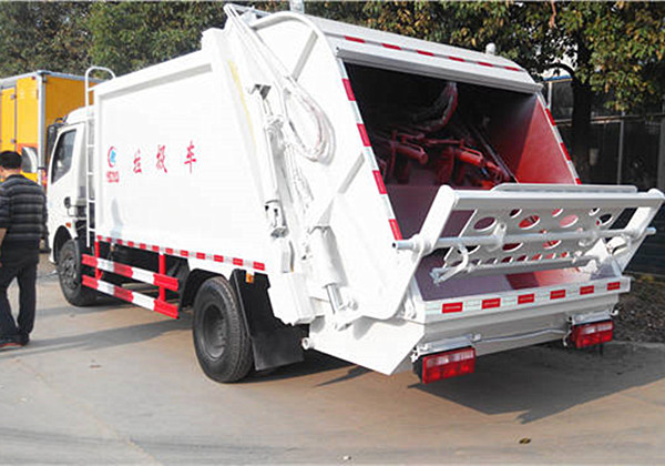 河北客戶(hù)定購(gòu)東風(fēng)多利卡7方壓縮式垃圾車(chē)