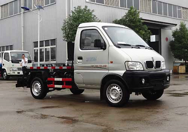 金杯3方勾臂式垃圾車