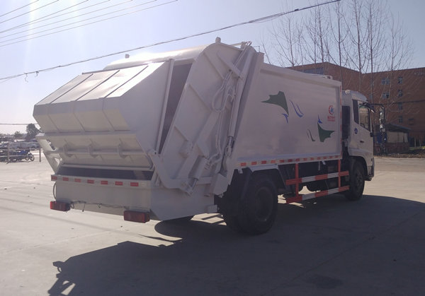 程力壓縮式垃圾車-讓污水不再滿地趟