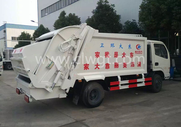東風(fēng)小多利卡壓縮式垃圾車