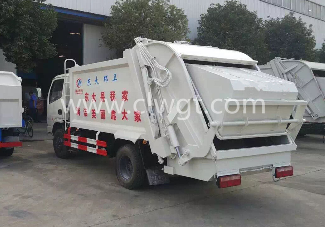 東風(fēng)小多利卡壓縮式垃圾車