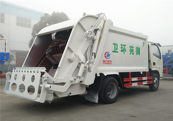東風多利卡壓縮式垃圾車