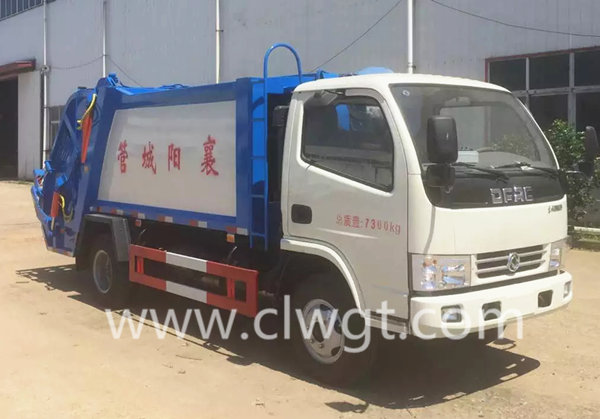 東風(fēng)小多利卡壓縮式垃圾車發(fā)往襄陽(yáng)城管局