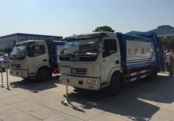 壓縮式垃圾車新品推薦會(huì)順利舉行