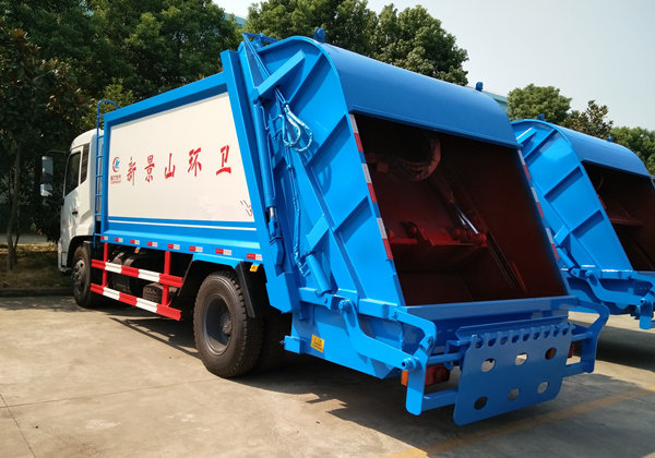 東風(fēng)天錦壓縮式垃圾車