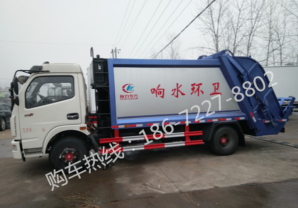 東風(fēng)8方壓縮式垃圾車(chē)發(fā)往鹽城響水環(huán)衛(wèi)