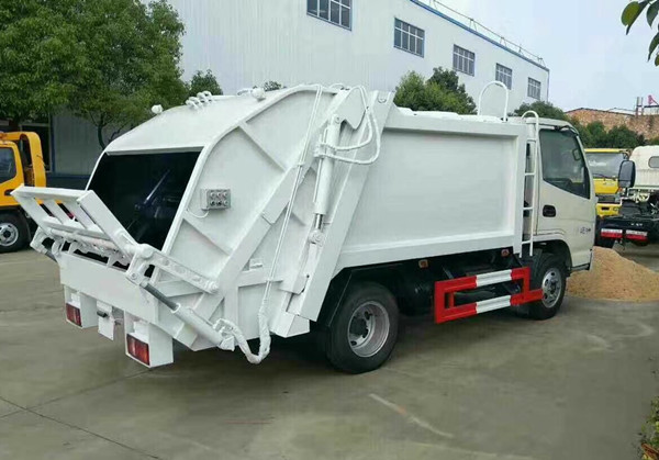 凱馬小型壓縮式垃圾車