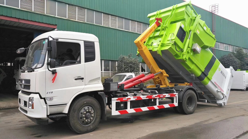 東風(fēng)天錦勾臂式垃圾車