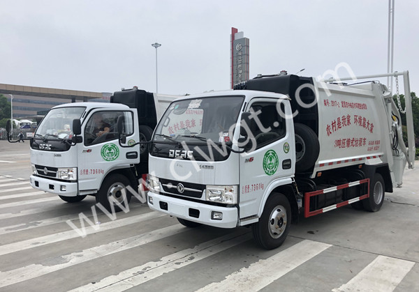 3噸擺臂式壓縮垃圾車發(fā)往定西