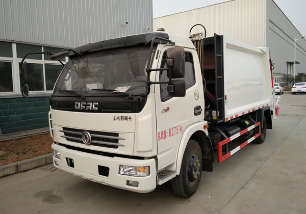 東風(fēng)多利卡8方壓縮式垃圾車(chē)