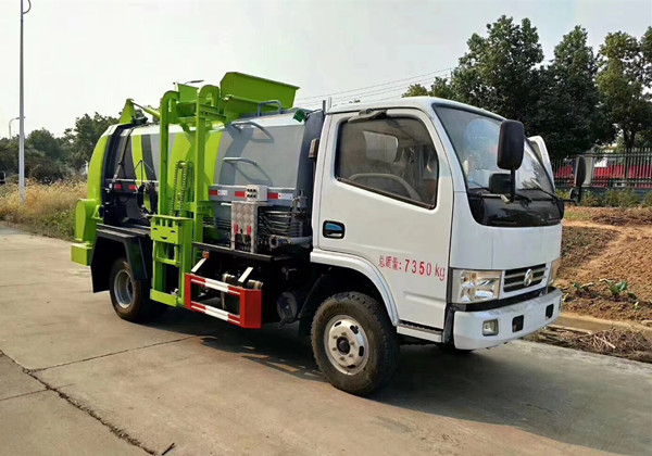 新款東風(fēng)5方餐廚垃圾車(chē)