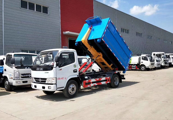 東風(fēng)小多利卡5方勾臂式垃圾車(chē)
