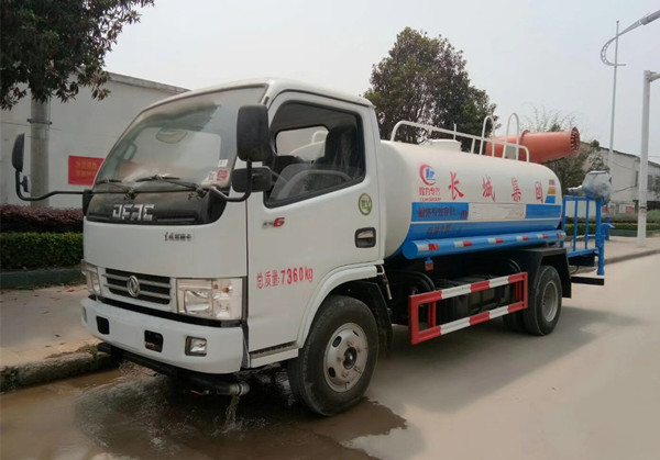 5噸東風(fēng)多利卡霧炮車(chē)