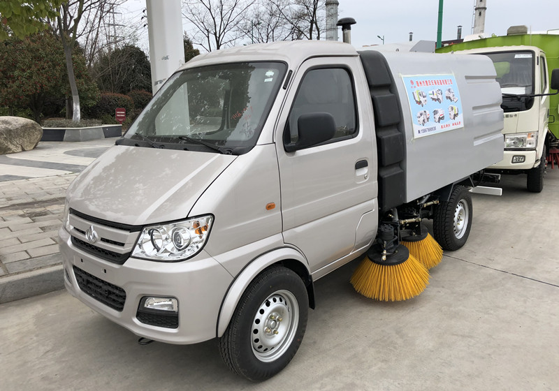 長(zhǎng)安小型汽油掃路車