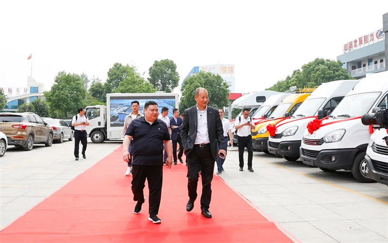  程力汽車集團(tuán)與南京依維柯汽車有限公司達(dá)成全面戰(zhàn)略合作