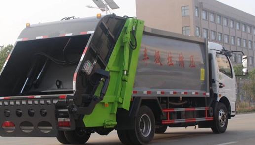 8方壓縮式垃圾車出廠前二次組裝調(diào)試